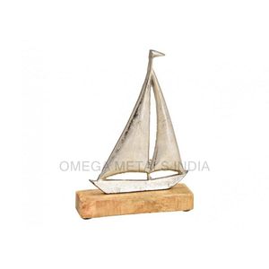 Ornement humain décoratif de Noël en aluminium et bois de qualité supérieure avec petite base en bois décor de Noël fini argent - Product Image 3