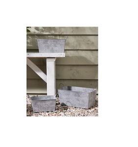 Jardinière galvanisée patinée pour parterres de jardin surélevés ou présentoir de plantes avec un métal durable et un charme unique - Product Image 3