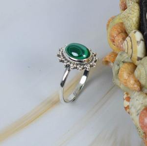 Anillo de Malaquita Hecho a Mano, Gema de Lujo, Cabujón Sólido de Plata de Ley 925 con Baño de Rodio, Joyería Fina Estampada para Boda - Product Image 2