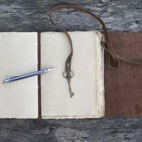 Carnet en cuir véritable pleine fleur avec couverture rigide en coton sans bois, fermeture à clé artistique, logo personnalisé, haute qualité, cadeau vintage
