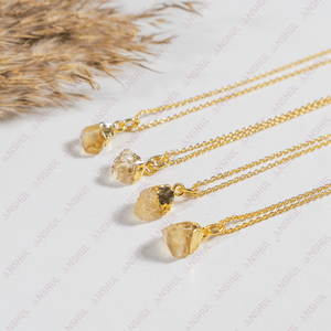 Pendentif en cristal de citrine brute, vendu dans le monde entier, cristaux naturels de guérison pour la mode, les soirées et la méditation - Product Image 1