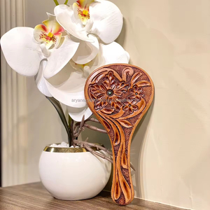 Espejos de bolsillo de mano personalizados de cuero excavado Real de diseñador Floral de alta calidad Espejos de diseñador personalizados en tarifas al por mayor - Product Image 2
