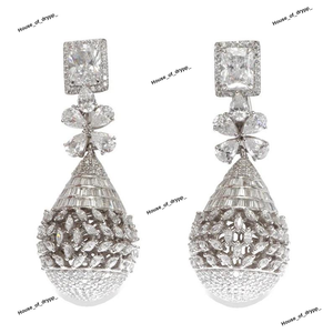Boucles d'oreilles pendantes élégantes à fleurs avec des accents de pierres de moissanite blanches étincelantes en argent, bijoux fantaisie, cadeau pour femmes - Product Image 3