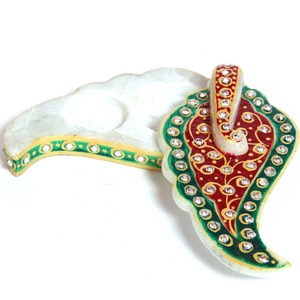 Cadeau de style féminin en pierre sculptée Meenakari Ganesh en marbre traditionnel avec motif de gravure complexe produit d'artisanat en pierre - Product Image 2