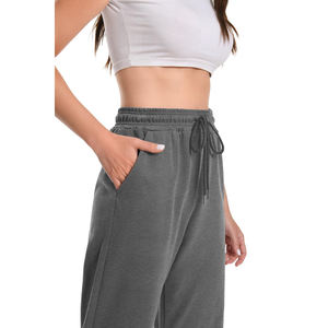 Pantalons de survêtement personnalisés pour femmes en gros, pantalons de survêtement évasés, de haute qualité, respirants, fabriqués au Pakistan - Product Image 4
