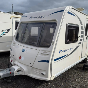 Luxurious 21ft Off-Road RV Caravan Trailer Large Space Customizable for Comfortable Camping Adventues. - Product Image 2