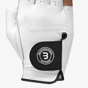 Personaliza tus guantes de golf con tu logotipo, con una construcción de tela suave para un agarre controlado y un movimiento de swing fácil. - Product Image 4