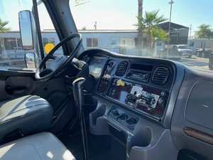 Expédition rapide - Camion plateau d'occasion 2013 M2 112 à double essieu de 28 pieds - 450 CV, boîte manuelle 10 vitesses, prêt à être expédié - Product Image 2