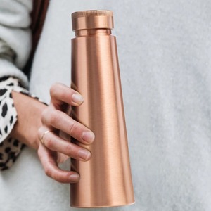 Bouteille d'eau élégante en cuivre Vintage martelé écologique bouchon d'étanchéité solide Durable Premium réutilisable hydratation - Product Image 1
