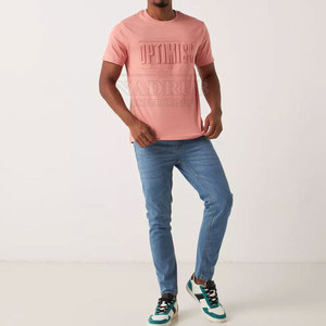 T-shirt texturé en relief avec lettres en relief et t-shirt respirant en coton mélangé lisse - Product Image 4