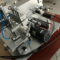 YIMU YM120 Petit applicateur d'autocollants de table Machine d'étiquetage semi-automatique de surface plane de bureau pour boîte en carton