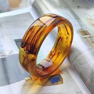 Nueva Pulsera de Joyería Hecha a Mano con Resina Teñida en Color Personalizado, Brazalete Irregular Grueso para Mujer - Product Image 6