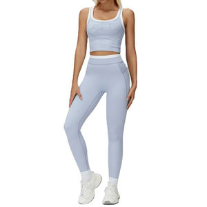 Ensemble de sport athlétique quatre pièces contrastant pour femme avec coussinets amovibles, leggings taille haute effet push-up, taille élastique respirante - Product Image 3