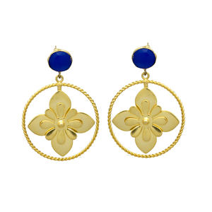 Pendientes de latón con piedras preciosas de zafiro con diseño de flores únicas chapadas en oro recién llegadas - Product Image 1