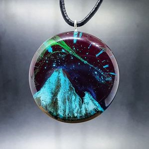 Couleur pleine résine nackles Creative Handmade Glowing nackles Dans unique Dark Blue Sky Clouds Resin Luminous Necklace For Wome - Product Image 1
