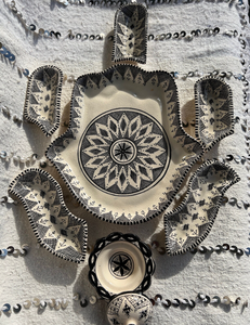 Juego de tapas en blanco y negro Hecho a mano 7 piezas Khmisa Juego de inmersión y servicio Platos y platos marroquíes pintados a mano Juegos de cocina - Product Image 3