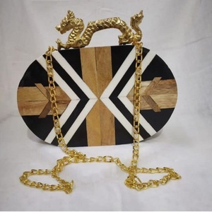 Bolso de mano de madera y resina inspirado en el dragón real, elegante bolso de fiesta nupcial con cadena desmontable, Interior con acabado de terciopelo - Product Image 1