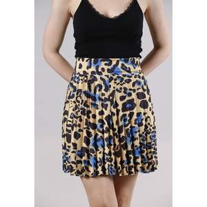 Jupe plissée en satin pour femme, longueur genou, tendance, en satin plissé, vente en gros - Product Image 3