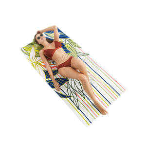 Toalla de Playa de Lujo con Tela de Algodón Suave y Colores Vibrantes para un Día Elegante Bajo el Sol - Product Image 5