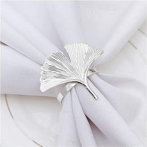 Anneaux et boucles de serviettes rectangulaires avec finition argentée, sculptés à la main, style classique pour mariages, dîners en famille et Noël - Product Image 1