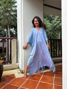 Vestido Caftán Talla Grande para Mujer MALAHANDWORKS CM-53 con Estampado Tie Dye, Ideal para Vacaciones Tropicales y Playa - Product Image 3