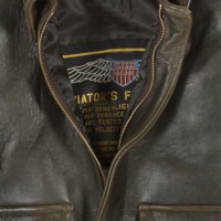Blouson de vol en cuir personnalisé pour hommes avec patchs brodés et col en fourrure amovible-Idéal pour les pilotes et les passionnés