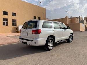 2014ใช้สำหรับ Toyota Sequoia GCC AWD พร้อมยาง R20เบาะหนังที่นั่งควบคุมความเร็วคงที่ Euro6ปล่อยก๊าซเรือนกระจก - Product Image 4