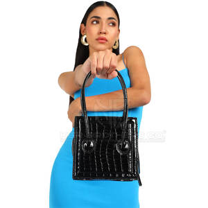 Bolso de mujer de moda con herrajes dorados y cierre de solapa elegante compacto Bolso de hombro de moda para mujer con estilo - Product Image 2