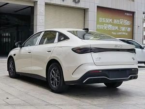 รถยนต์ DM-i 1.5L 80KM PHEV ซีดาน ปี 2025 ระยะทางวิ่ง NEDC 601-700 กม. พลังงานแบตเตอรี่ 30-50 กิโลวัตต์ชั่วโมง กำลังมอเตอร์ 150-200 กิโลวัตต์ พร้อมจัดส่ง - Product Image 6