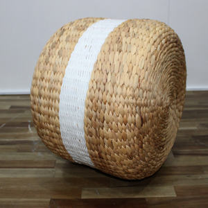 Artex Dong Thap Jacinto de agua tejido a mano forma redonda con rayas blancas pintadas - Product Image 1