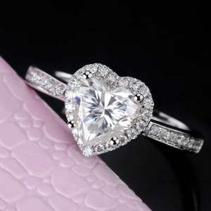 แหวนเงินแท้ 925 ชุบทอง ประดับเพชรโมอิสซาไนต์ทรงหัวใจ แบบคลาสสิก เหมาะสำหรับเป็นแหวนหมั้น แหวนแต่งงาน แหวนครบรอบ หรือของขวัญในงานปาร์ตี้ - Product Image 2