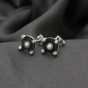 Vente en gros de boucles d'oreilles en argent sterling 925 avec perle naturelle faites à la main style mignon directement de l'usine indienne cadeaux pour femmes - Product Image 2