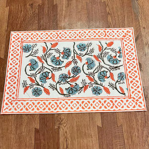 Magnifique pièce en coton imprimé à la main, probablement d'origine indienne, avec des motifs floraux traditionnels et une impression manuelle. - Product Image 3