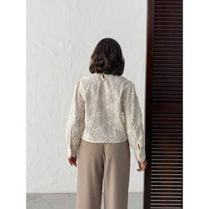 Blusas y Camisas para Mujer Topshow - Elegantes y Modernas con Bordado de Manga Larga al por Mayor - Product Image 3