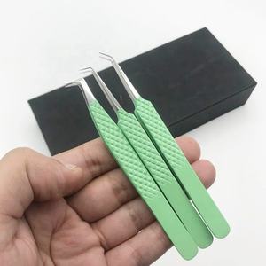 Pince à cils en acier inoxydable testée à la main Pince à épiler professionnelle pointue et incurvée Marque privée personnalisée - Product Image 2