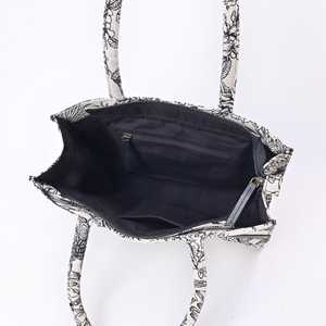 Bolsa de lona de Safari tropical con cierre de cremallera Logotipo personalizable portátil y ecológico para uso en primavera u otoño - Product Image 1