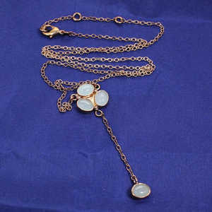 สร้อยคอพลอยคาลซิโดนีชุบทอง18K ทันสมัยสไตล์ทางศาสนาคลาสสิกประกอบด้วยอัญมณีเพชรมุกสำหรับงานแต่งงาน - Product Image 1