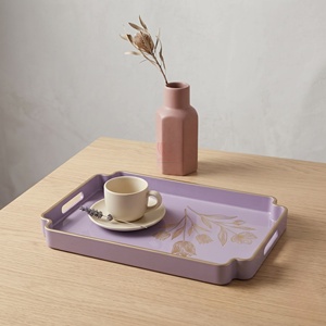 Plateau de service laqué moderne en forme de tulipe, plateau décoratif pour aliments avec motif floral doré et poignées pour la décoration de la maison Viettimecraft - Product Image 3