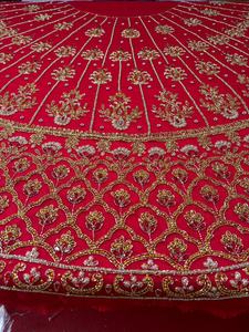 Tela de Lehenga Nupcial 100% Algodón, Bordada a Mano, Línea A, Rojo, con Lentejuelas Zari, Trabajo de Ilusión de Perlas y Cristales, Falda Midi - Product Image 6