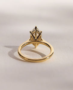 แหวนเพชรกะรัต2.5สง่างามใน925เงินสเตอริงพร้อมสายคาดสไตล์มหาวิหารและเซ็ตรากอินทรีหกแฉกไม่เหมือนใคร - Product Image 3