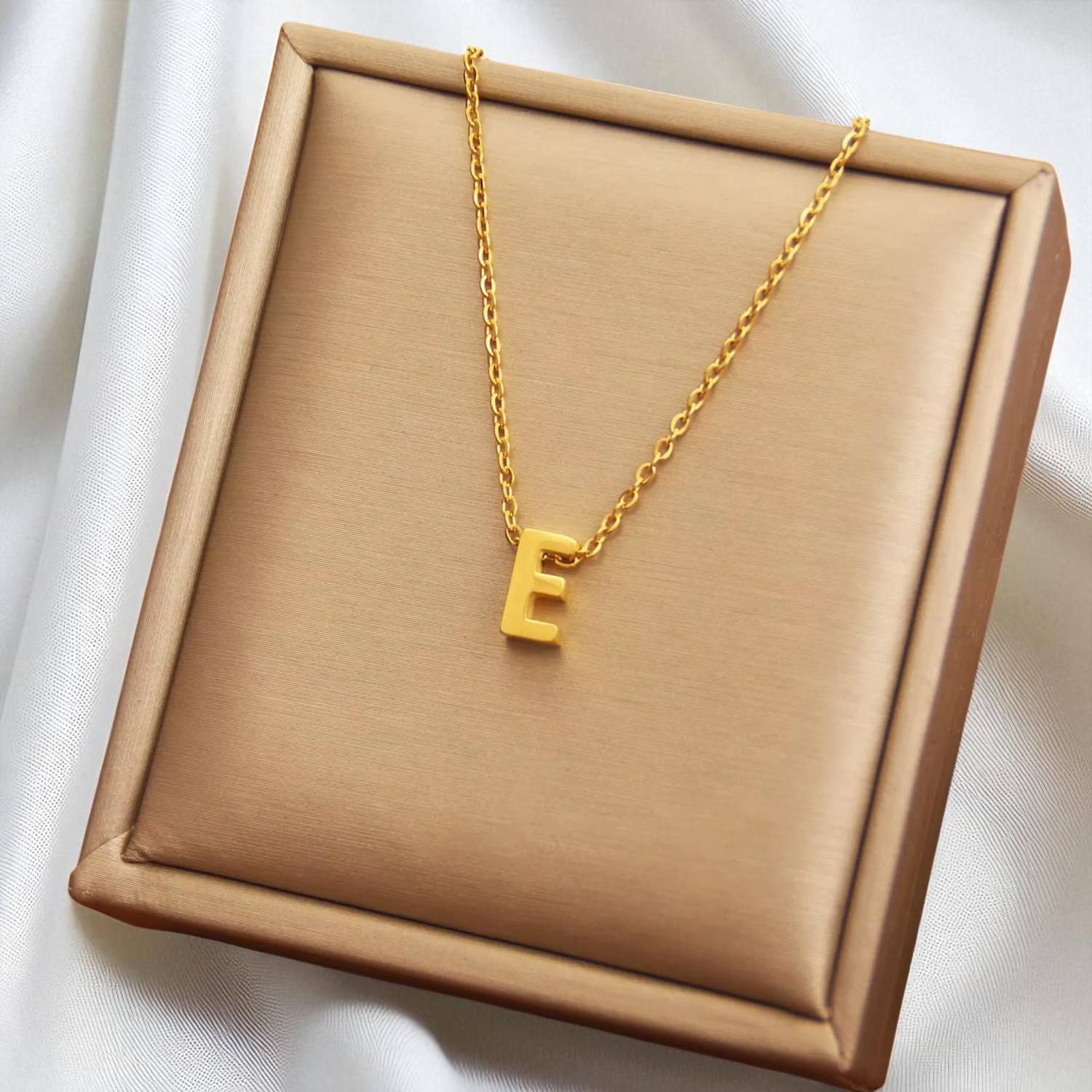 ตัวอักษร E