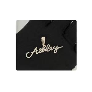 Colgante de diamante natural de calidad superior hecho en oro de 10kt con joyería fina de mujer de calidad E-f Vs disponible para la venta - Product Image 1