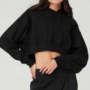 Sudadera con capucha recortada ajustada para mujer al por mayor de fábrica con pantalones cortos franela Digital con estampado de algodón orgánico 100% para la temporada de invierno - Product Image 3