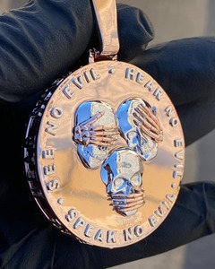 Colgante de Plata de Ley 925 con Diseño de Calavera de 3 Caras Personalizado de Vidhi Jewellery, con Diamantes VVS, Estilo Vintage - Product Image 3