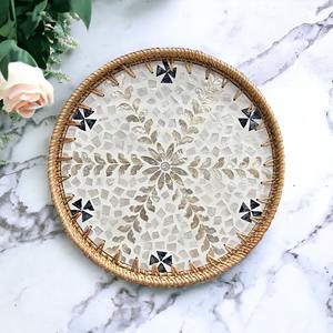 Bandeja de mimbre redonda con incrustaciones de perlas, accesorio de calidad prémium, con bandejas tejidas - Product Image 5