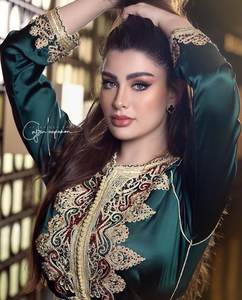 Accesorios de ropa musulmana tradicional, increíbles cuentas verdes transpirables hechas a mano, tela de seda de gasa roja bordada con cristal - Product Image 3