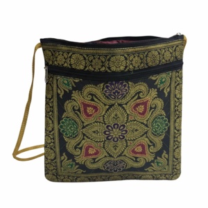 Sac bandoulière bohème Nayra Banarasi en soie, à sangle unique, élégant pour femme, avec fermeture éclair, en cuir véritable et PU, pour l'été, l'hiver et l'automne - Product Image 3