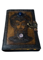 Femmes celtiques visage avec pierre en relief Vintage charbon de bois en cuir véritable cahier à la main Deckle Art papier et laiton Antique C-Lock