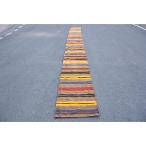 Alfombra Turca Vintage de 2.1x22.3 pies, Alfombra Kilim Marrón con Diseño Floral - Product Image 1