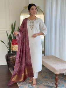 Pantalon Kurti en tissu de soie romain de conception élégante éblouissante indienne avec une belle Dupatta en travail brodé pour les vêtements de dame - Product Image 4